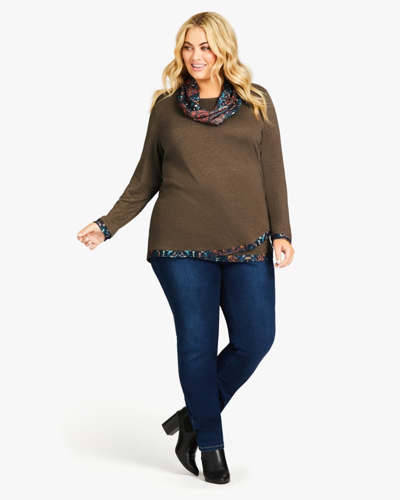 Plus size model wearing  by Avenue | Dia&Co | dia_product_style_image_id:181887